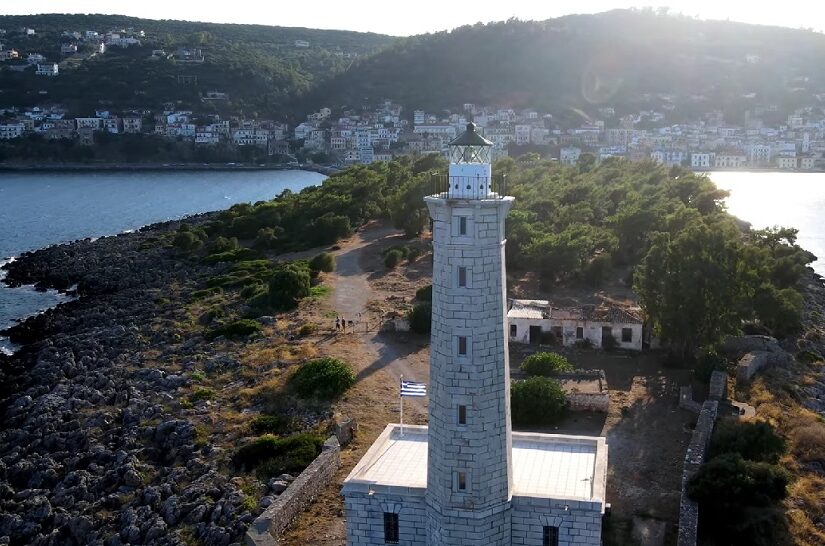 Παγκόσμια Ημέρα Φάρων: Το ιστορικό φως του φάρου του Γυθείου που στέκει αγέρωχο στην Κρανάη