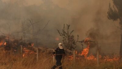 Σύγκρουση ελικοπτέρων στην Ψάθα με δύο νεκρούς (video) – Μάχη με τα πύρινα μέτωπα