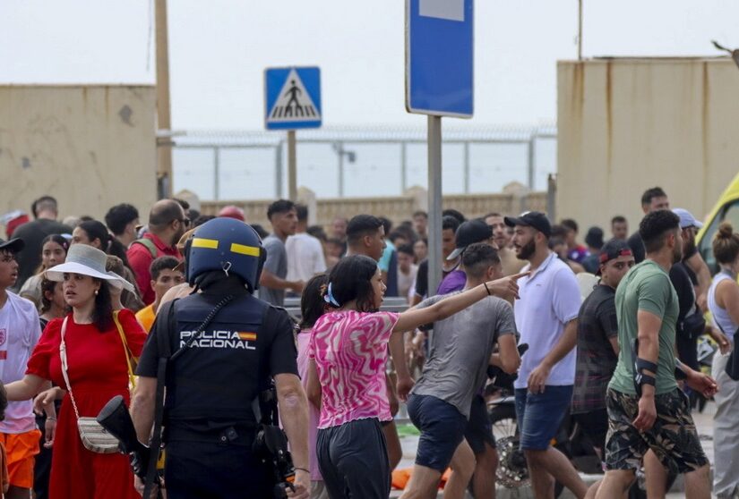 Κόντρα ΕΕ-Ισπανίας για την Θέουτα – Πώς οργανώθηκε η μεταναστευτική απόβαση
