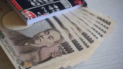 Το γιέν προειδοποιεί για τα όρια του αμερικανικού δανεισμού, Κώστας Κόλμερ