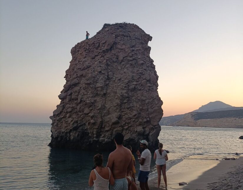 Απεγκλωβισμός 32χρονου άνδρα από απόκρημνο βράχο στην Φυρίπλακα Μήλου