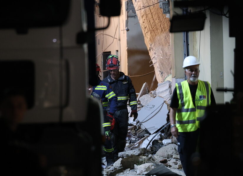 Έκρηξη στην Πλάκα: Ανασύρθηκε ένας νεκρός - Ώρες αγωνίας για τους άλλους πέντε αγνοούμενους