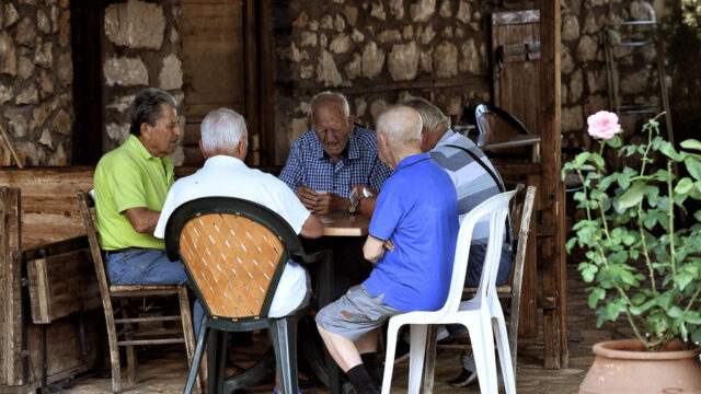 Τα γηρατειά σε τροχιά κοινωνικού Καιάδα, Ιωάννης Τράτσης