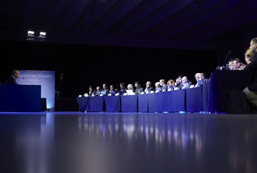 Συνέντευξη Μητσοτάκη: Πυρά από την αντιπολίτευση – Σαμαράς: Πρωθυπουργός της διαφθοράς