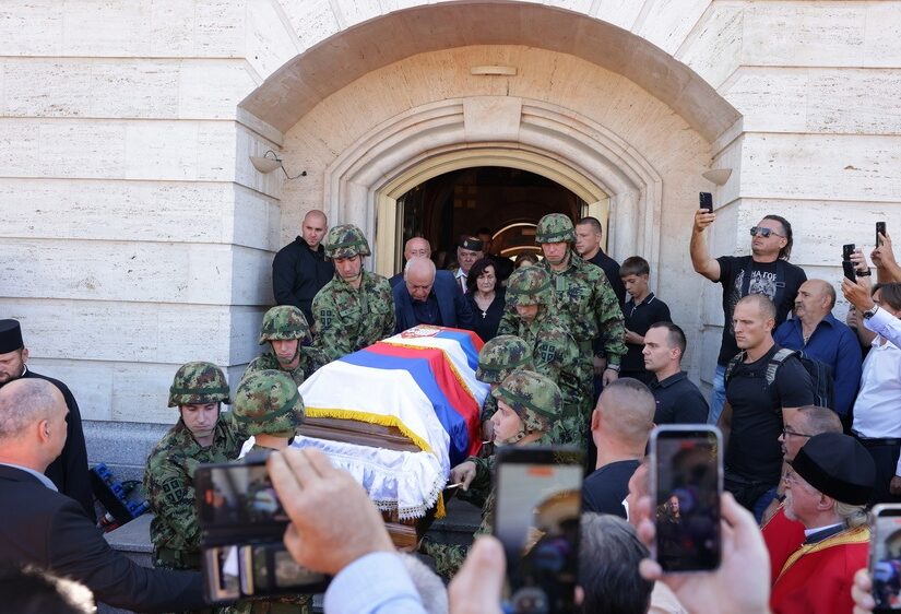 Η κηδεία Μλάντιτς δείχνει ότι ο πόλεμος στα Βαλκάνια δεν έχει τελειώσει, Ορφέας Μπέτσης