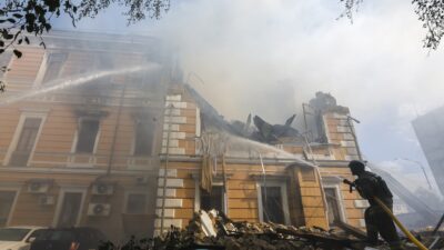 Στις φλόγες η Ακαδημία Επιστημών στο Κίεβο (video) – Άρθρο αλά ΝΑΤΟ εξετάζει η ΕΕ