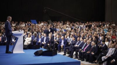 Σε εκβιαστικά διλήμματα και σε καταιγισμό παροχών ποντάρει ο Μητσοτάκης, Σπύρος Γκουτζάνης
