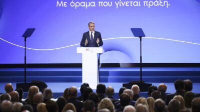 Κοινωνικά ευαίσθητος ο Κυριάκος, όχι σαν τους... λαϊκιστές με τα λεφτόδεντρα! Κόμπρα