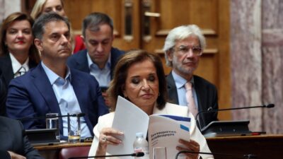 Κυριάκο φύγε, η Ντόρα κρατάει μαχαίρι! Κόμπρα
