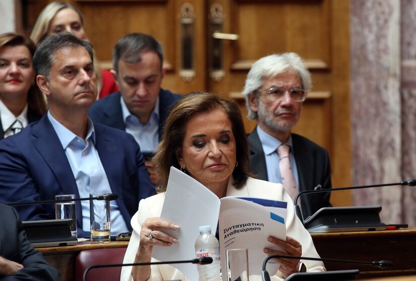 Κυριάκο φύγε, η Ντόρα κρατάει μαχαίρι! Κόμπρα