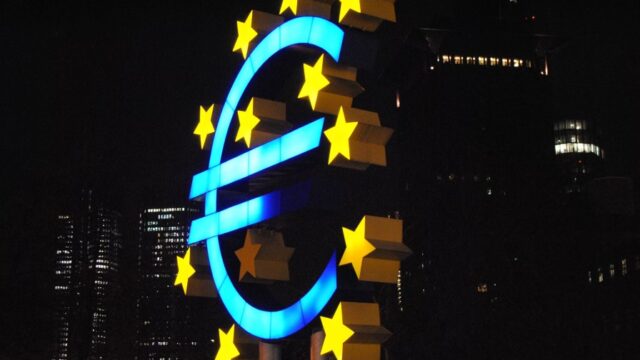 Πως ο μύθος του ευρώ ξεθωριάζει επικίνδυνα