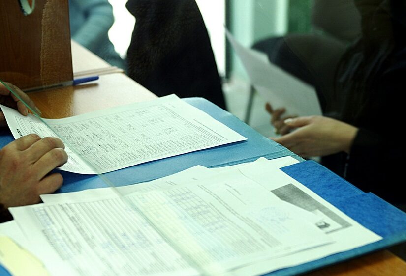 Η καθημερινή οδύσσεια σε δημόσιες υπηρεσίες και τράπεζες, Λέανδρος Ρακιντζής