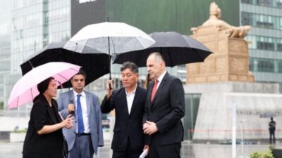 Είναι η Ελλάδα "ουρά της Δύσης";, Θεόδωρος Στάθης