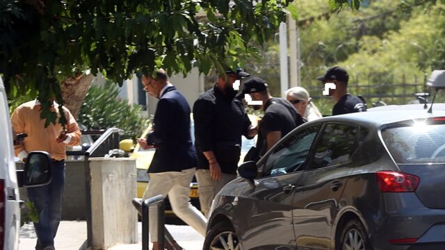 Προφυλακίστηκαν οι δύο γιατροί για τον θάνατο Μαζωνάκη – Εισαγγελική έρευνα για τον ΙΣΑ