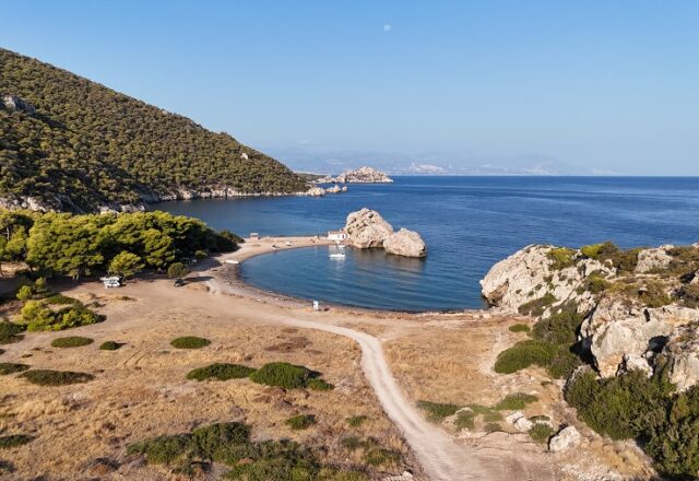 Μυλοκοπή: Η παραλία κοντά στην Αθήνα που μοιάζει με εξωτικό νησί, Θεόφιλος Μπάμπουλης