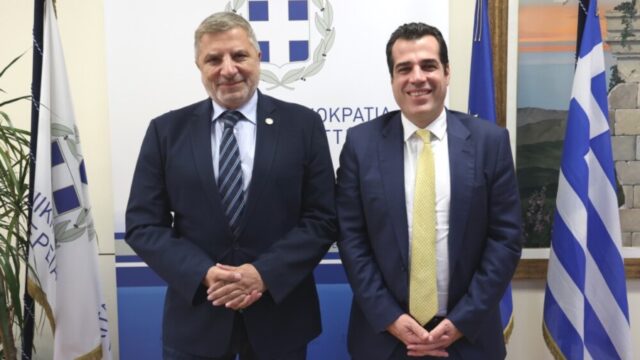 ο Πλεύρης