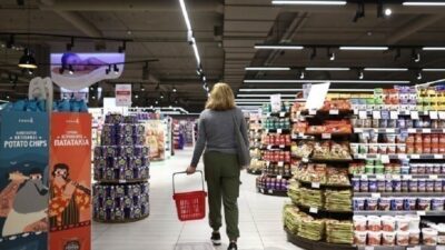 Φροντίδα για τους πλούσιους η μείωση ΦΠΑ