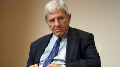 Α ρε Κυριάκο να σου τη λένε και συντρόφια στο σημιτισμό! Σ' εσένα τον... αδιάφθορο! Κόμπρα