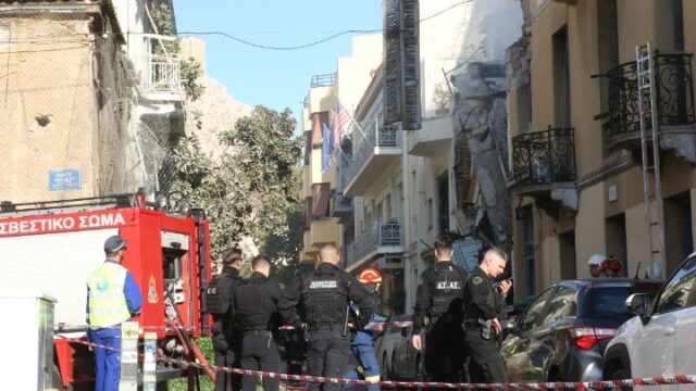 Έκρηξη στην Πλάκα: Κατέρρευσε παλιό κτίριο – Κανένα ίχνος από τους έξι αγνοουμένους