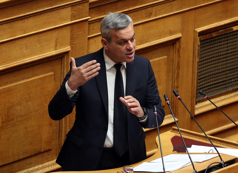 Παραιτήθηκε από βουλευτής ο Χάρης Μαμουλάκης - Προσχωρεί στο κόμμα Τσίπρα