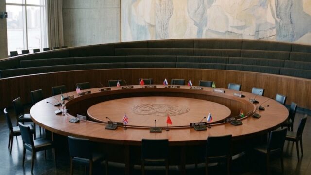 Η ισορροπία δυνάμεων και το παράδοξο της διεθνούς τάξης, Νικόλαος Λάος