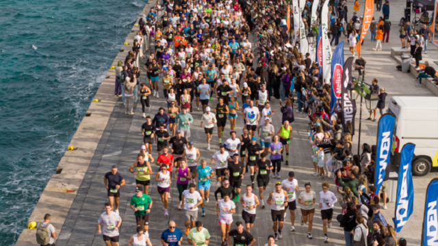 15 χρόνια Spetses Mini Marathon: Οι Σπέτσες φόρεσαν τα γιορτινά τους