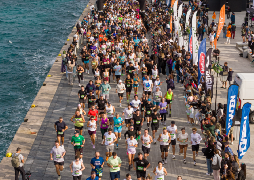 15 χρόνια Spetses Mini Marathon: Οι Σπέτσες φόρεσαν τα γιορτινά τους.