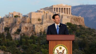 Ρούμπιο: Να διδαχθούμε από την Αρχαία Ελλάδα – Οι συμφωνίες και η ερώτηση που ενόχλησε