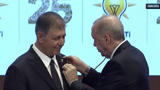 Ανατροπή στη Σμύρνη: Στο κόμμα του Ερντογάν ο δήμαρχος της, Βανά Στέλλου
