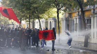 Ένα βήμα πριν τον εμφύλιο η Αλβανία, Ορφέας Μπέτσης