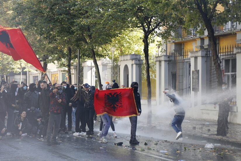 Ένα βήμα πριν τον εμφύλιο η Αλβανία, Ορφέας Μπέτσης