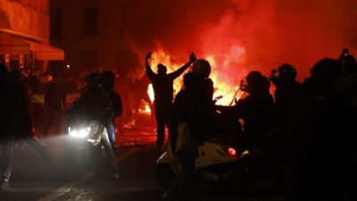 Σκηνικό πολέμου στη Γαλλία (videos) – Πλαστικές σφαίρες στην Αλβανία – Επεισόδια και σε Βέλγιο-Ιταλία