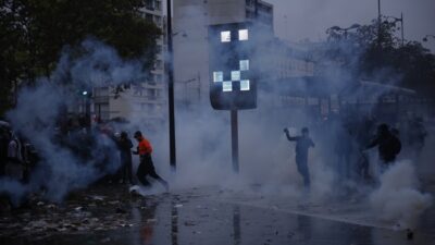Εμπόλεμη ζώνη Γαλλία-Αλβανία (video) – Έτοιμο το Παρίσι για "μαύρο" στα social! – Εκατοντάδες τραυματίες