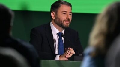Δημοσκοπικό παράθυρο ευκαιρίας και ρωγμές στο ΠΑΣΟΚ