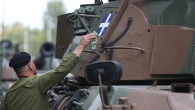 Σε εξέλιξη η μεγάλη στρατιωτική παρέλαση στη Θεσσαλονίκη – H “Ασπίδα του Αχιλλέα”, τα drones και τα F-16 Viper