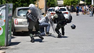 Θεσσαλονίκη: Επεισόδια σε συγκέντρωση κατά της ομιλίας Κασιδιάρη – Αντιπολίτευση: Η κυβέρνηση ανέχεται την δράση του