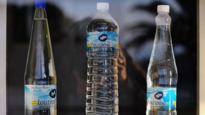 Πόσο νερό πρέπει να πίνετε σε μία καθιστική μέρα ημέρα