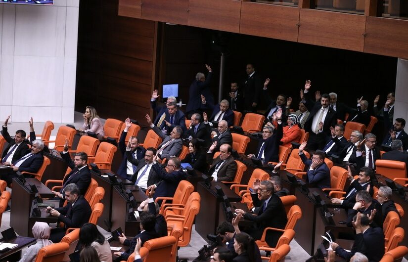 Στην τουρκική Βουλή η Συμφωνία της Μέκκας – Η αντιπολίτευση βλέπει εκλογική σκοπιμότητα, Βάνα Στέλλου