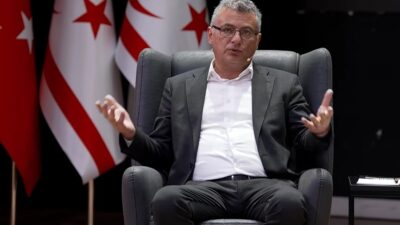 Οι μισές αλήθειες του Έρχιουρμαν, Κώστας Βενιζέλος