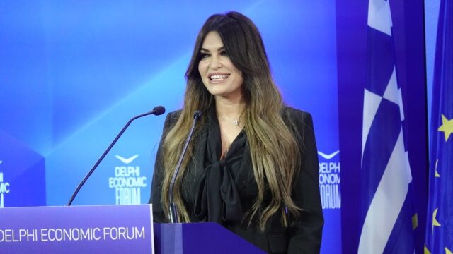 Ο Λευκός Οίκος ζήτησε από την Γκιλφόιλ να παραιτηθεί