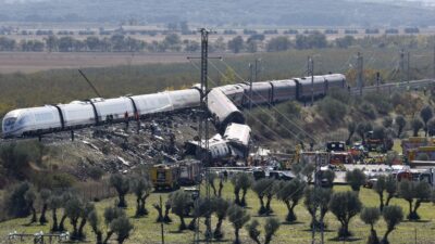 Πενθεί η Ισπανία – Οι πρώτες εκτιμήσεις για την σιδηροδρομική τραγωδία (videos)