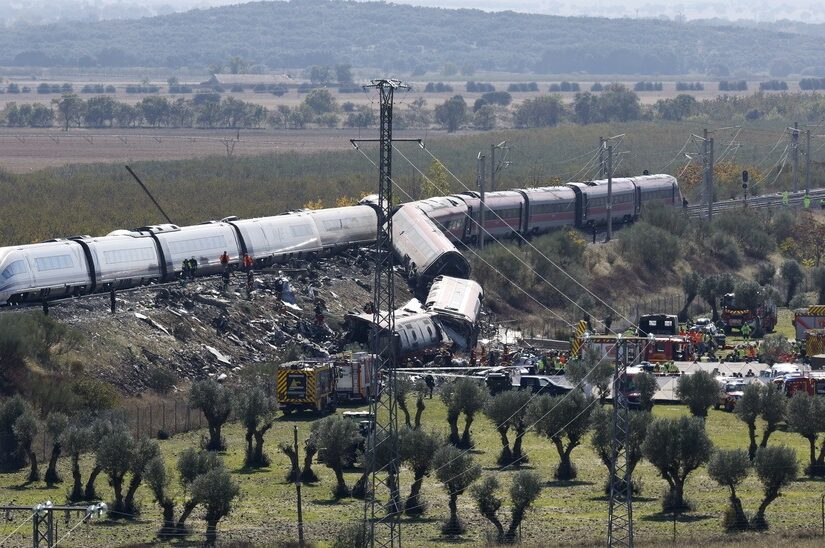 Πενθεί η Ισπανία – Οι πρώτες εκτιμήσεις για την σιδηροδρομική τραγωδία (videos)