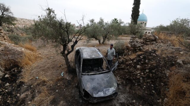 υτική Όχθη: Εβραίοι έποικοι επιτέθηκαν και σε αντιπροσωπεία της ΕΕ! (video) – Ξυλοκόπησαν Γάλλο δήμαρχο