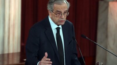Μετωπική επίθεση Σαμαρά σε Μητσοτάκη-Γεραπετρίτη – Κοινή εμφάνιση με Καραμανλή